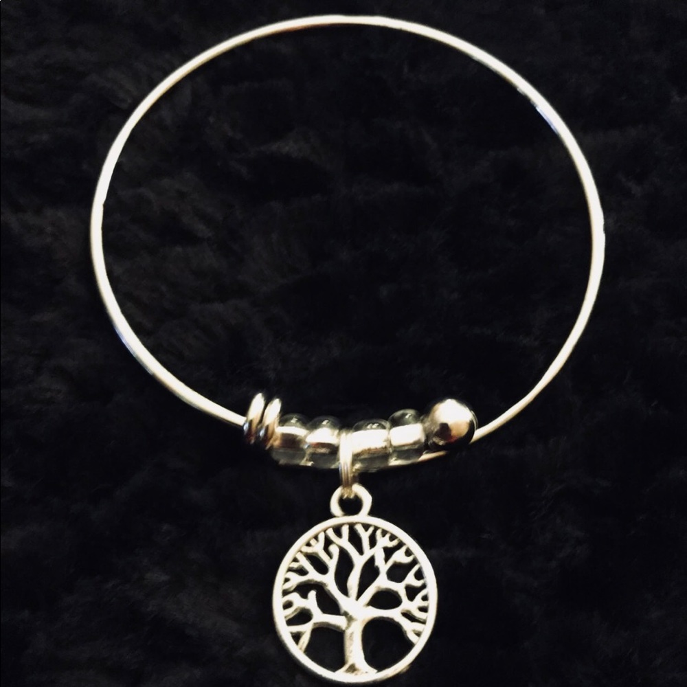 Bangle bracelet